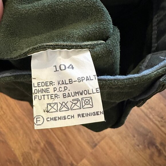 Green Lederhosen Shorts with Apple Design - Picture 4 of 8